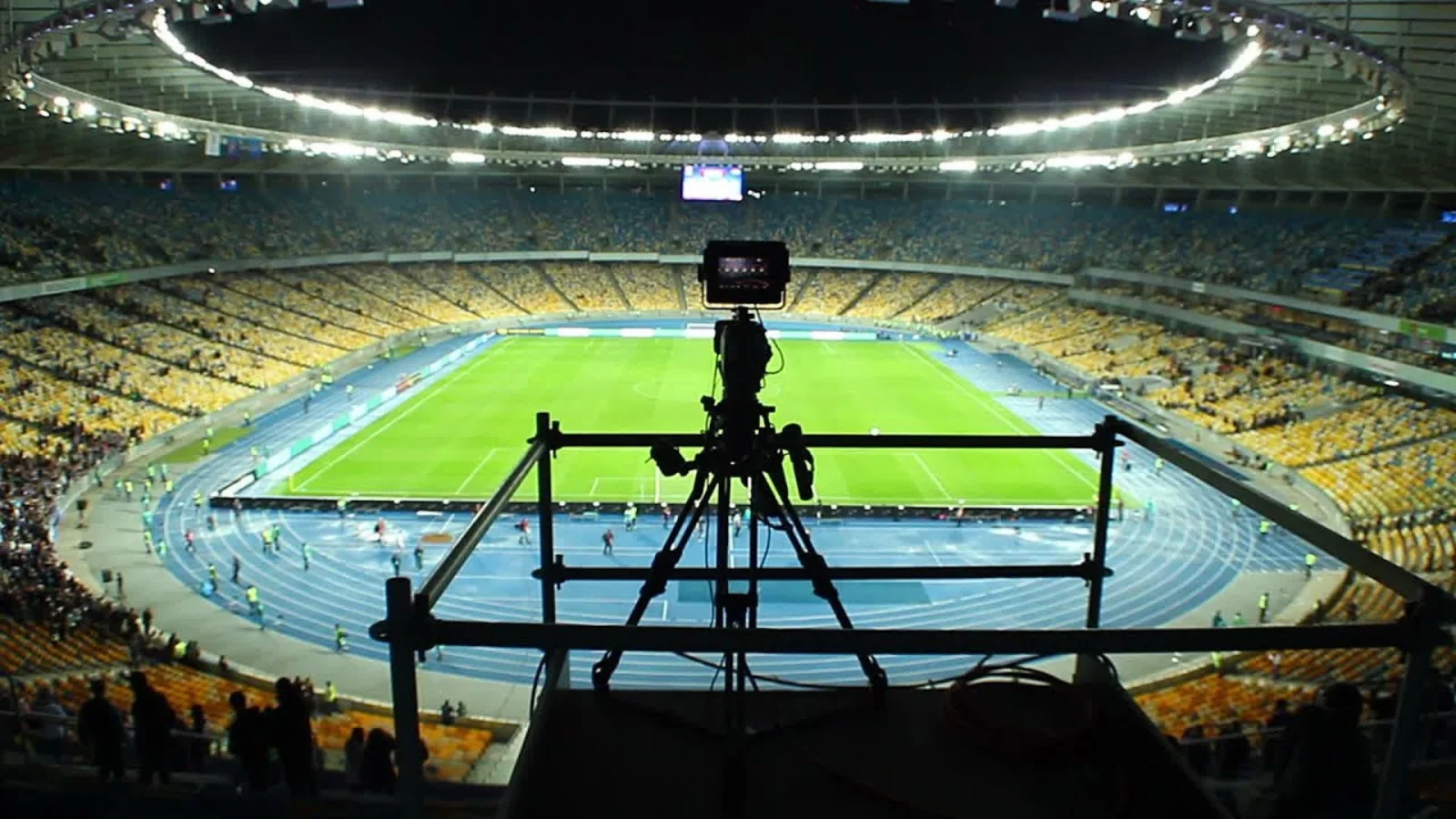 eMarketer data showing live sports ad spending 2027 projected to exceed 20 billion dollars
